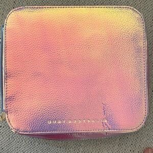 Quay Australia Iridescent Pink and Gold Case